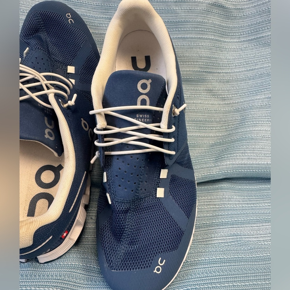 On Cloud Running Shoes size 10 - Picture 2 of 4